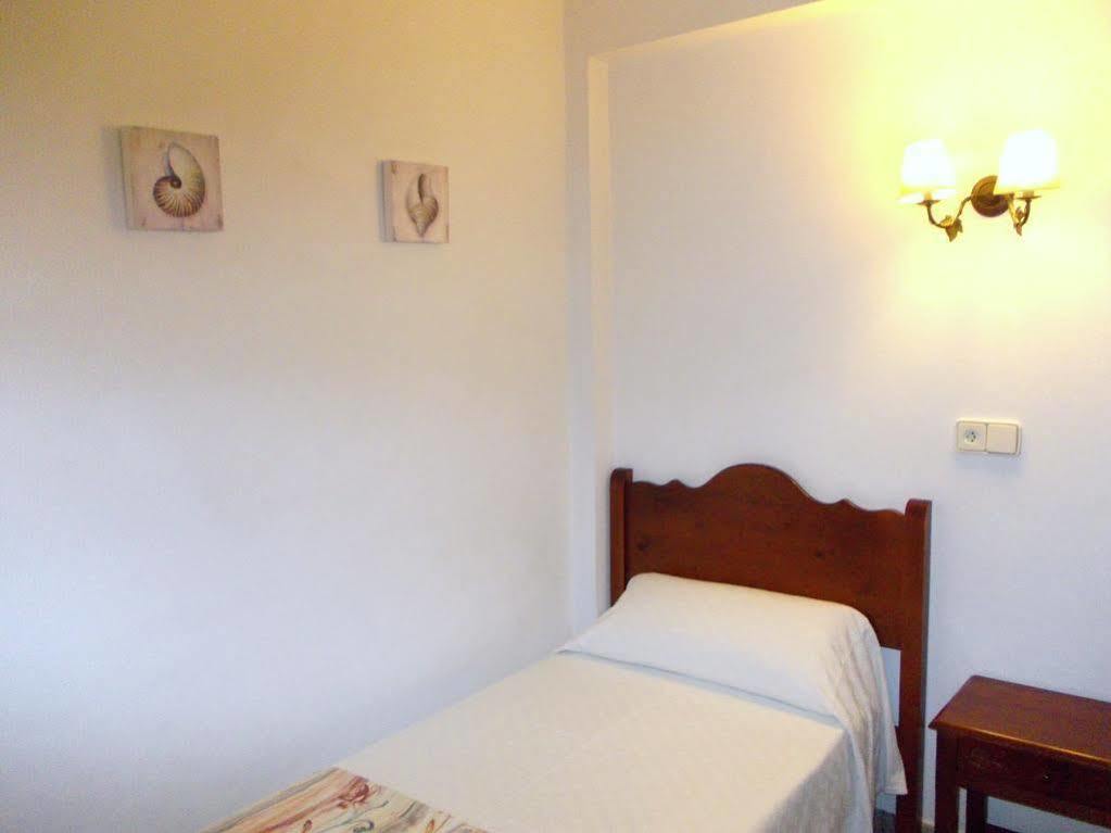 Hostal Rey Santa Eularia des Riu Buitenkant foto