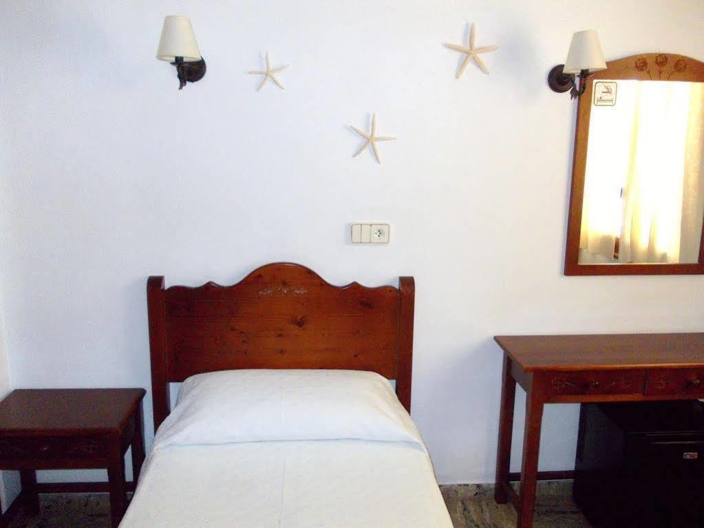Hostal Rey Santa Eularia des Riu Buitenkant foto